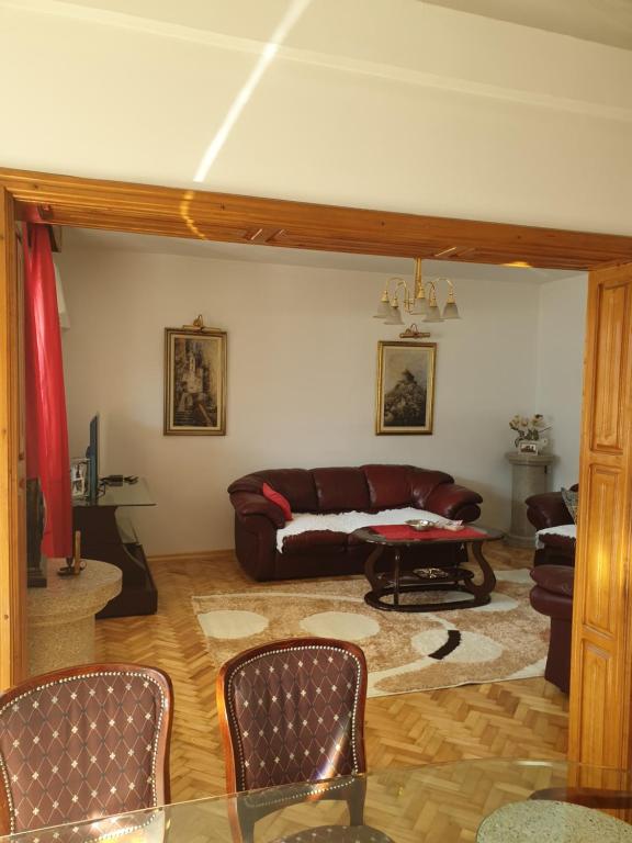 Svetainės erdvė apgyvendinimo įstaigoje Apartments Zenit