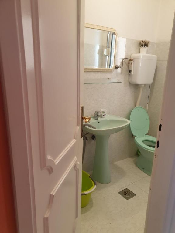 Vonios kambarys apgyvendinimo įstaigoje Apartments Zenit