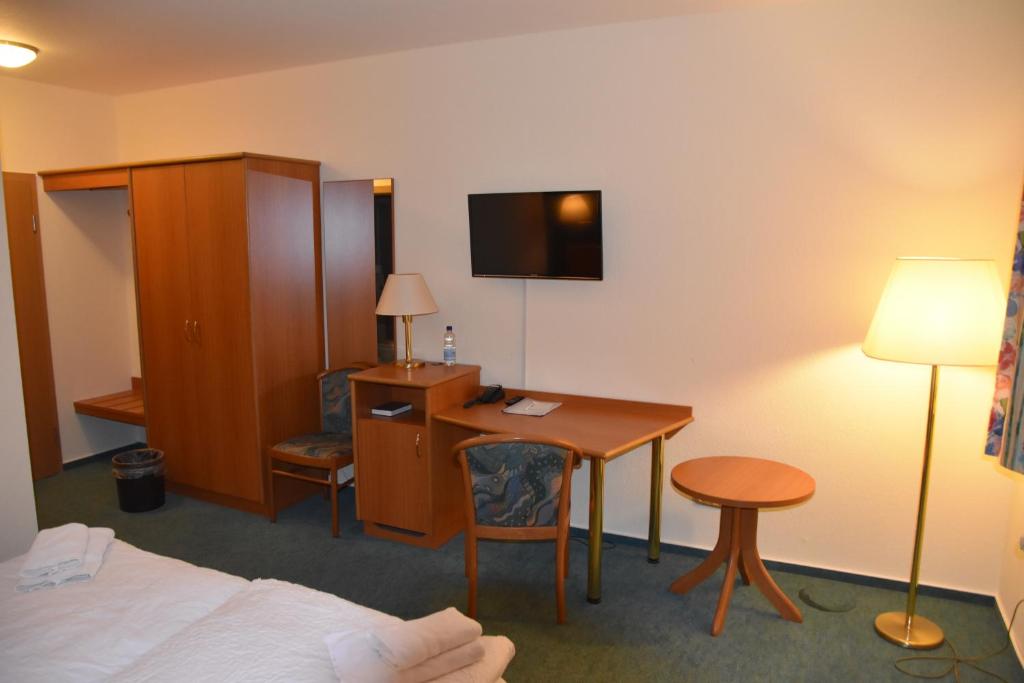TV a/nebo společenská místnost v ubytování Hotel zum Gesundbrunnen