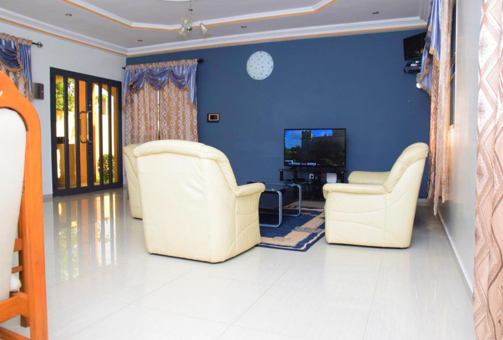 Villa Beach Avepozo Lome - Дом с тремя спальнями