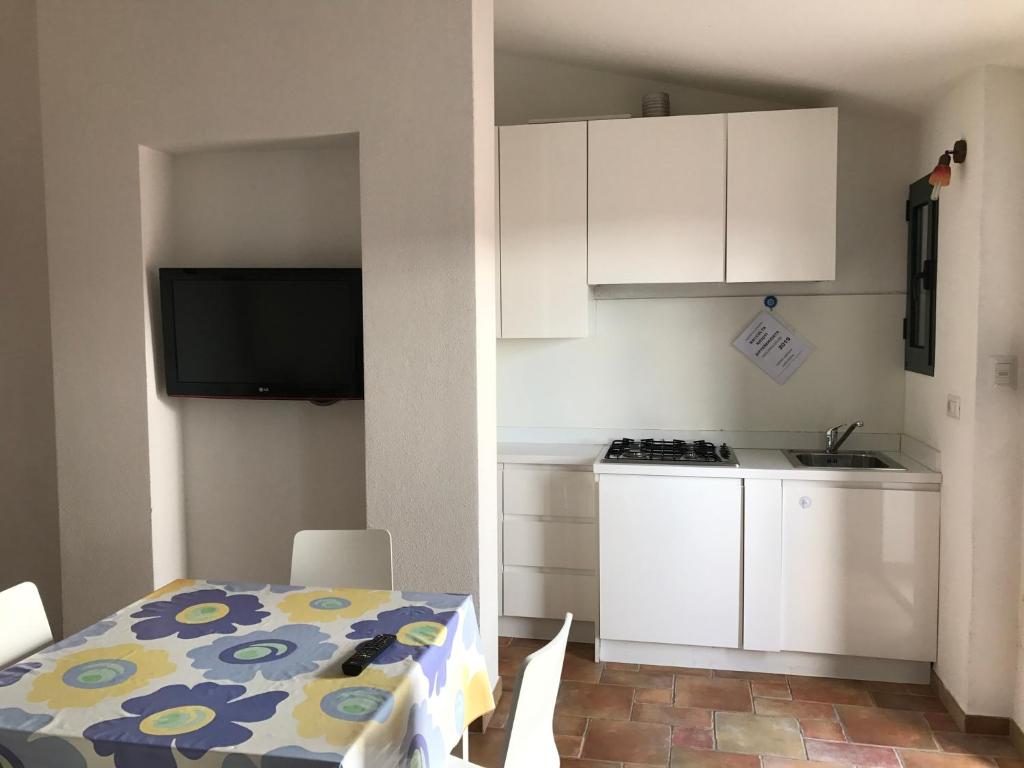 A kitchen or kitchenette at Li Frati Biancheddi