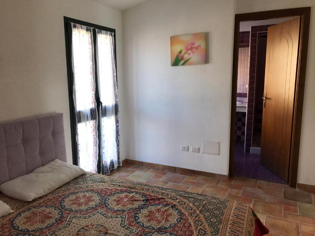 A seating area at Li Frati Biancheddi