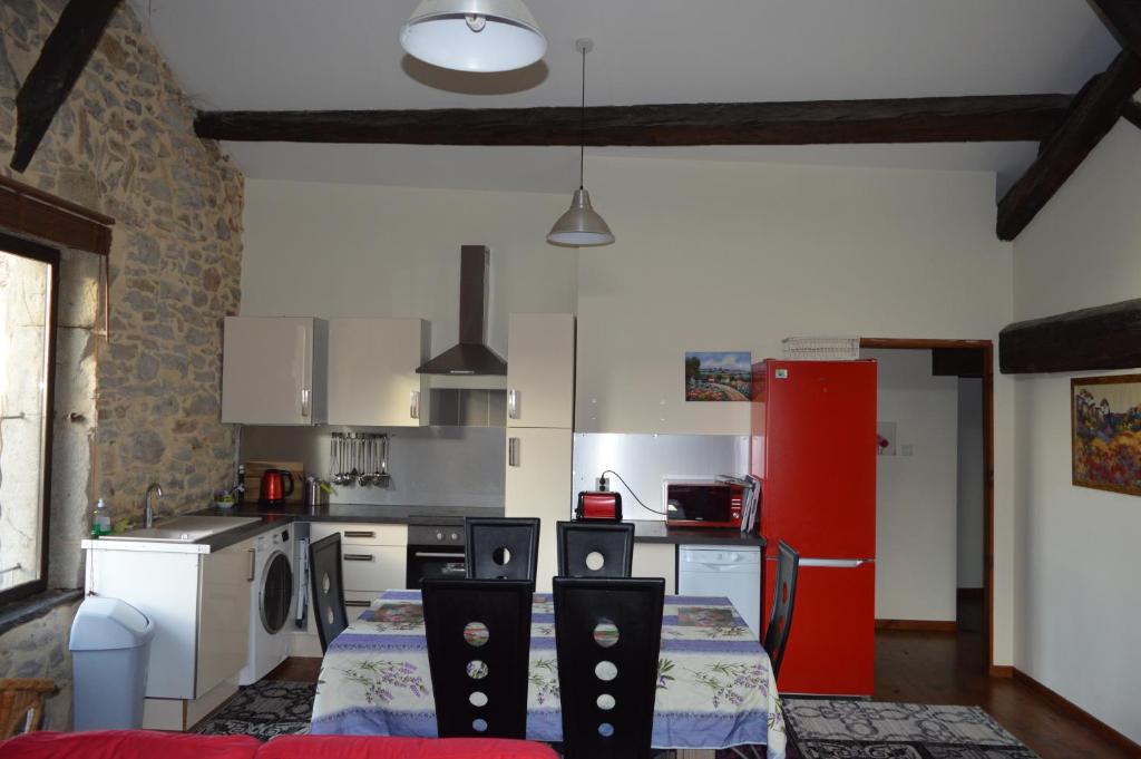 Kuchy&#x148;a alebo kuchynka v ubytovan&iacute; L&#39;apartement deluxe
