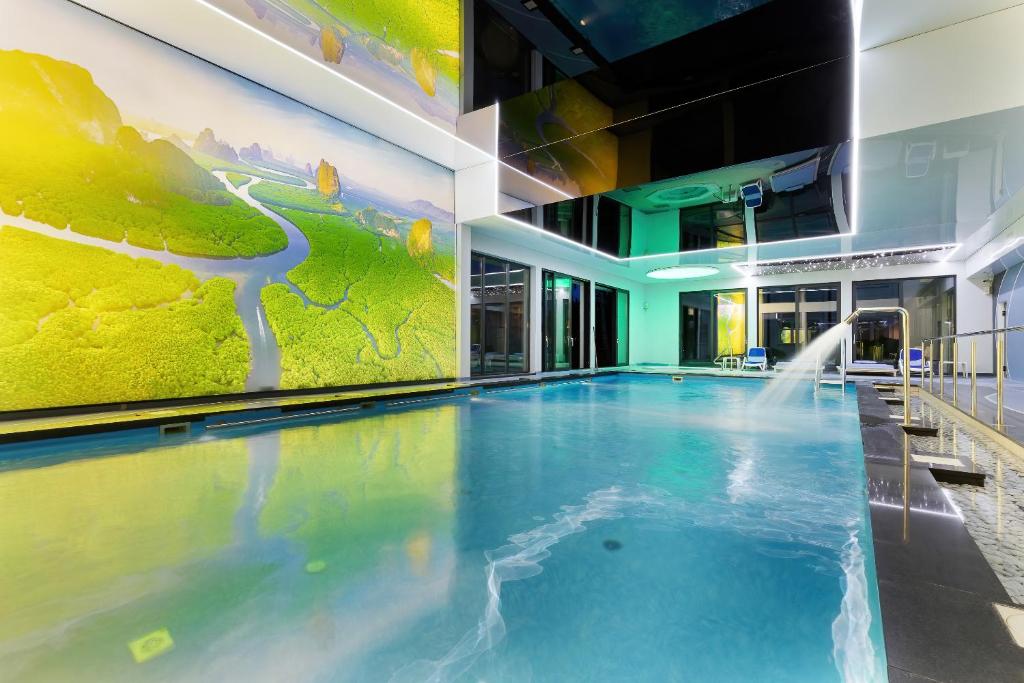 Bazén v ubytování Gryf Resort Międzywodzie nebo v jeho okolí