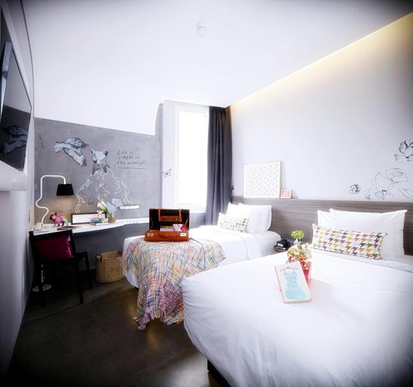 Postel nebo postele na pokoji v ubytování ARTOTEL Thamrin Jakarta