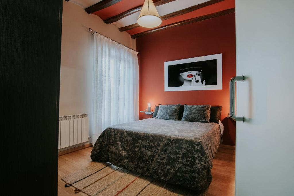 A bed or beds in a room at Haro Apartments