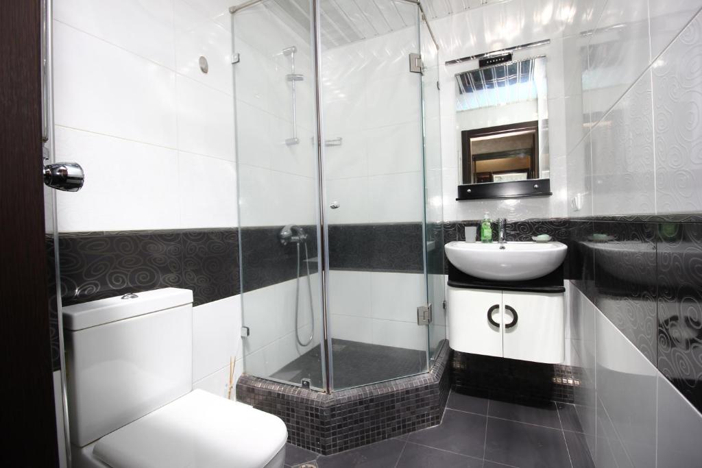 Ένα μπάνιο στο Tumanyan35A City Center Excellent apartment