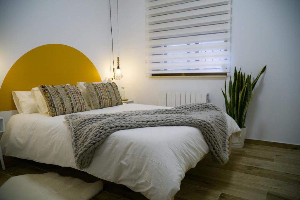 Postel nebo postele na pokoji v ubytování Trauko Flat Parking 12 euros x day EBI01313