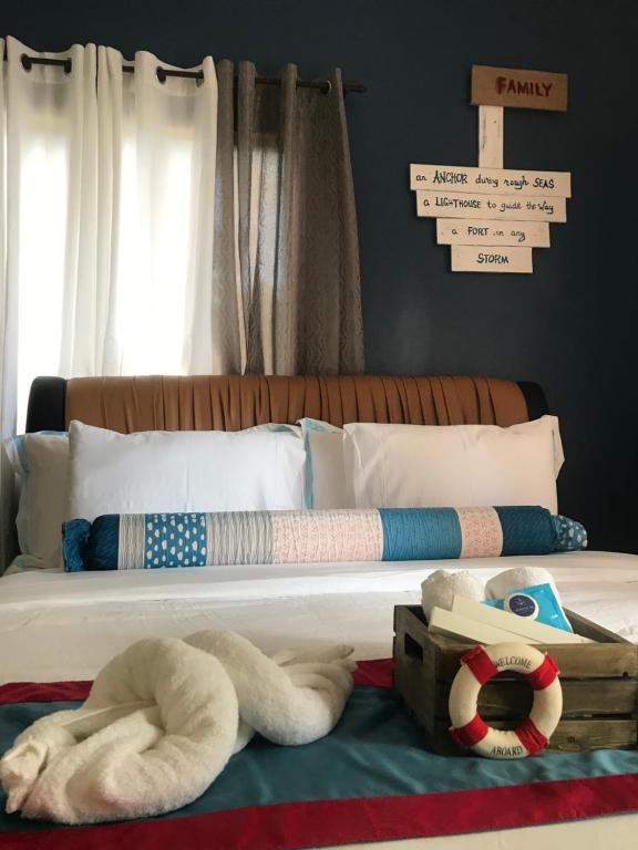 Postel nebo postele na pokoji v ubytování ANCHORAGE INN Moalboal