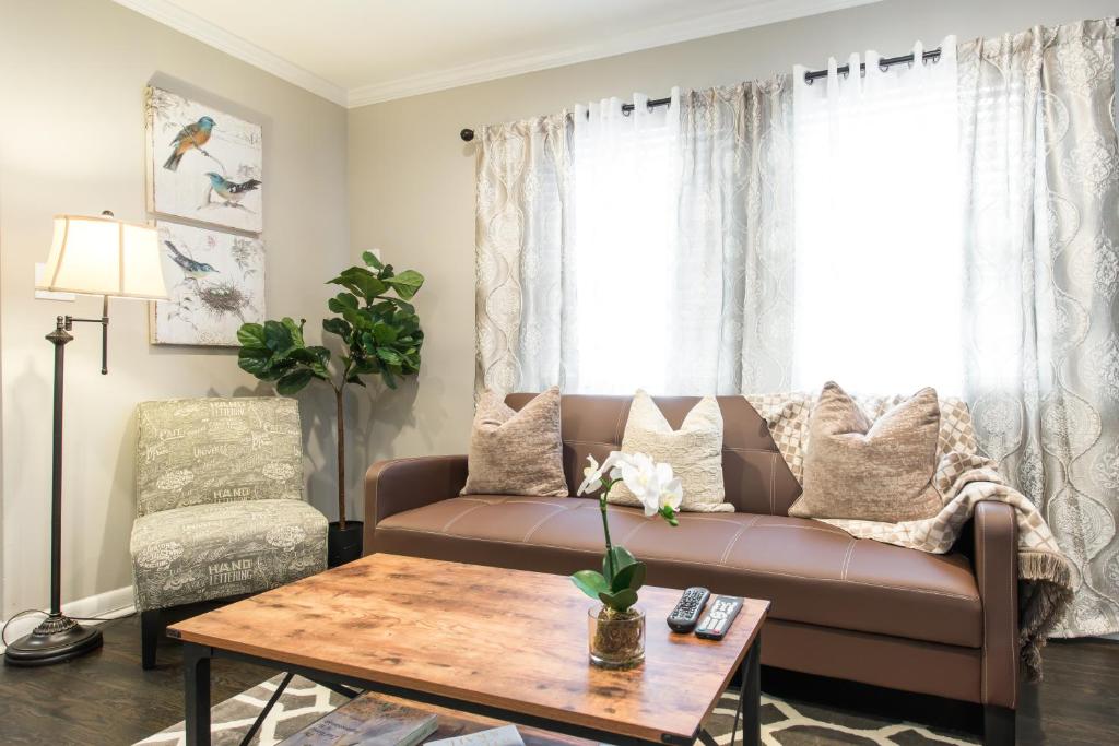 Stylish OneBedroom in Popular Virginia Highland - Departamento