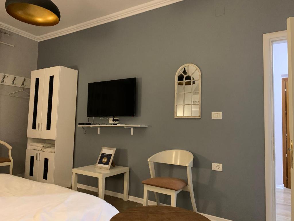 TV a/nebo společenská místnost v ubytování Elite Apartments Korçë