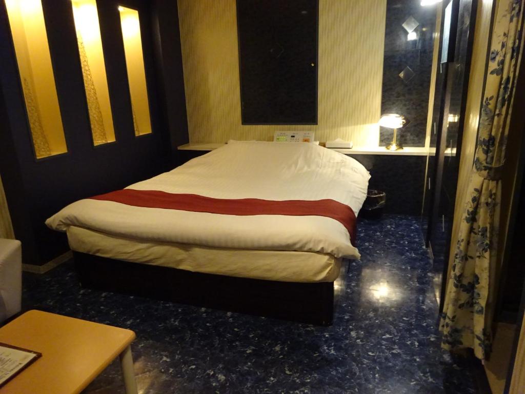 Postel nebo postele na pokoji v ubytování HOTEL Rplus Higashimatsuyama