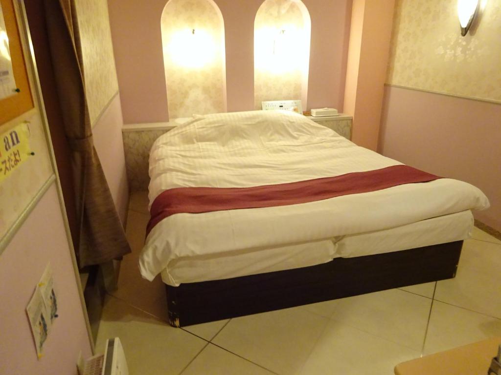 Postel nebo postele na pokoji v ubytování HOTEL Rplus Higashimatsuyama
