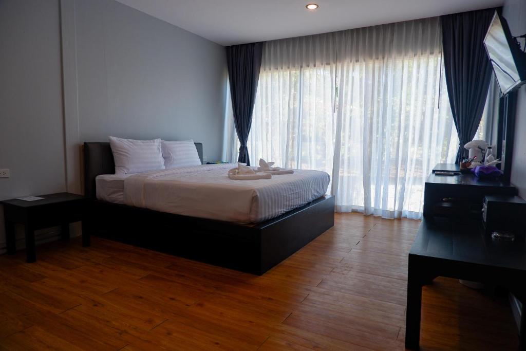 Postel nebo postele na pokoji v ubytování Ibiza House Phi Phi