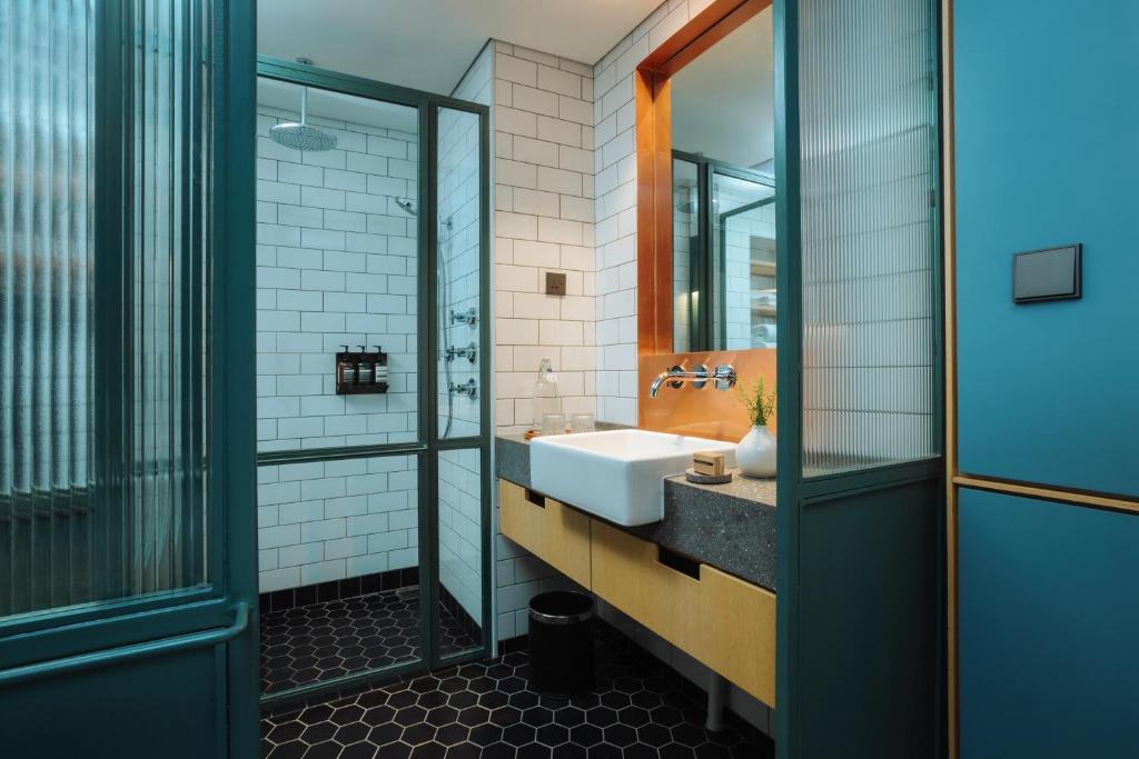 Koupelna v ubytování KLoe Hotel