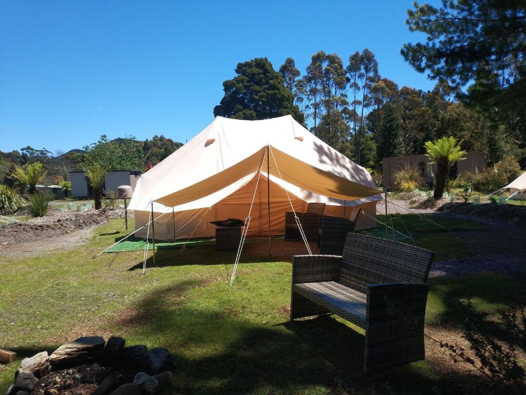 Zahrada ubytování Glamping at Zeehan Bush Camp