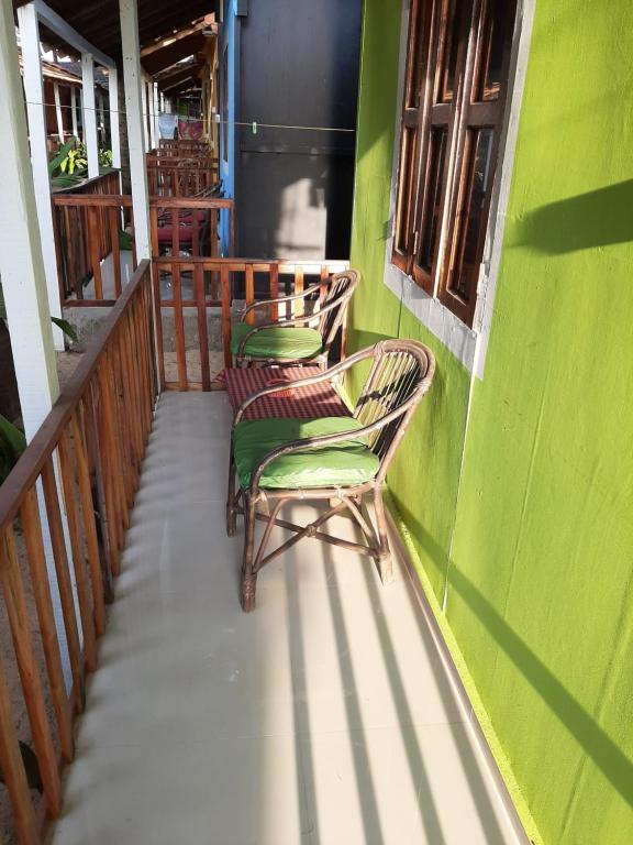 Balkón nebo terasa v ubytování Om Shanti Beach Stay Patnem