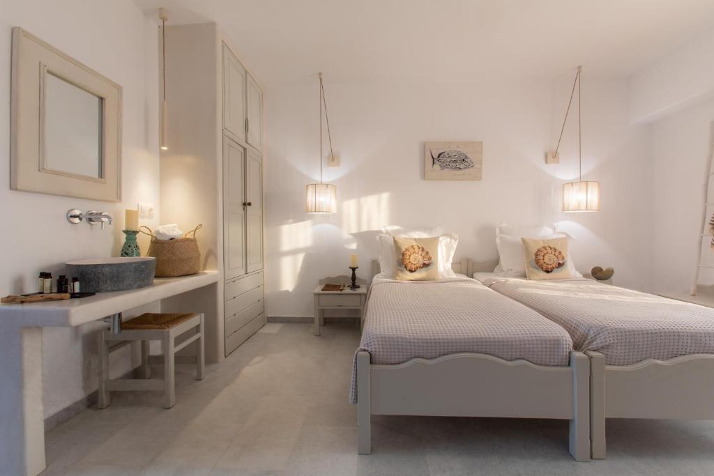 Postel nebo postele na pokoji v ubytování Athina Studios and Suites Plaka