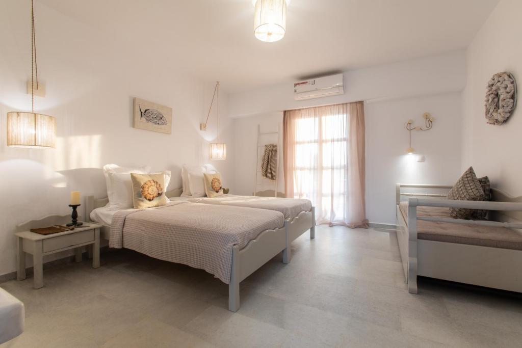 Postel nebo postele na pokoji v ubytování Athina Studios and Suites Plaka