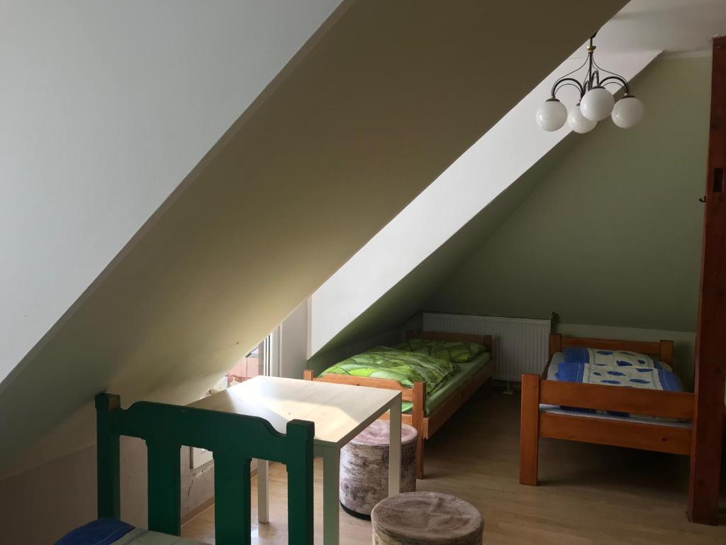Posteľ alebo postele v izbe v ubytovaní Latarnia Wagabundy Bieszczady