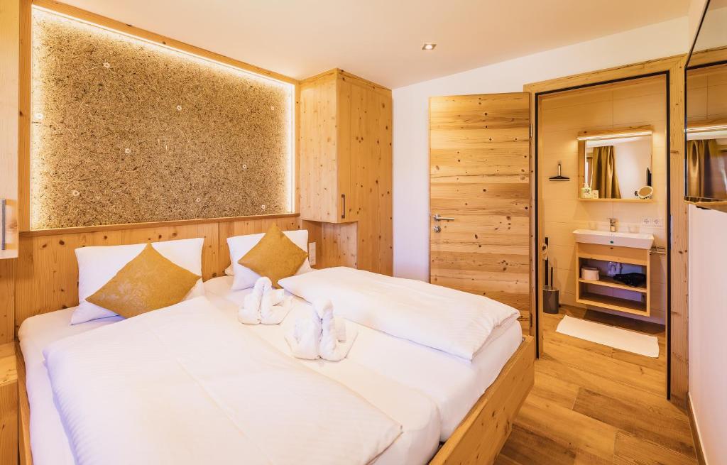 Posteľ alebo postele v izbe v ubytovaní Panorama Hotel Guggenbichl - inkl Sommerkarte, einmaliger Eintritt ins Tauern Spa & bester Ausblick über Kaprun