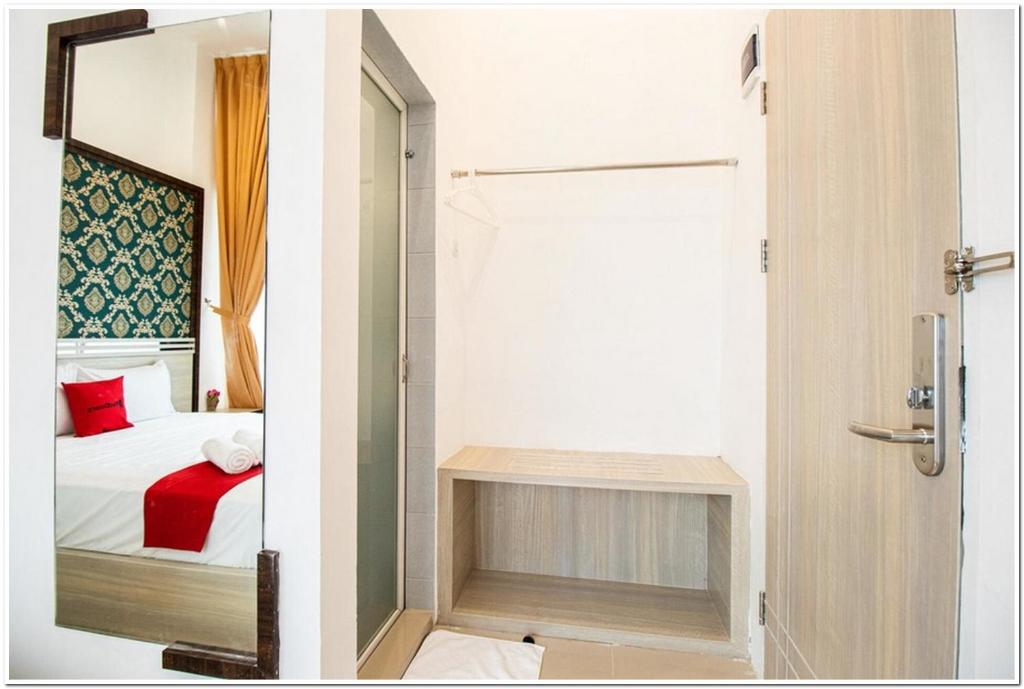 Letto o letti in una camera di RedDoorz Plus @ Centrium Katamso Medan