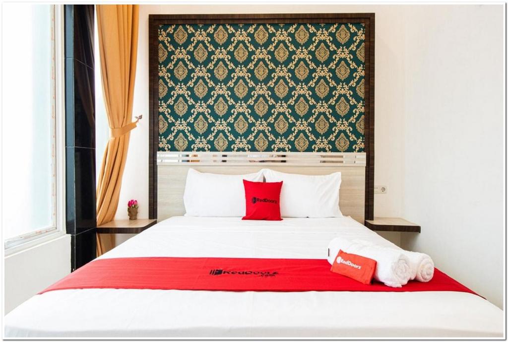 Letto o letti in una camera di RedDoorz Plus @ Centrium Katamso Medan