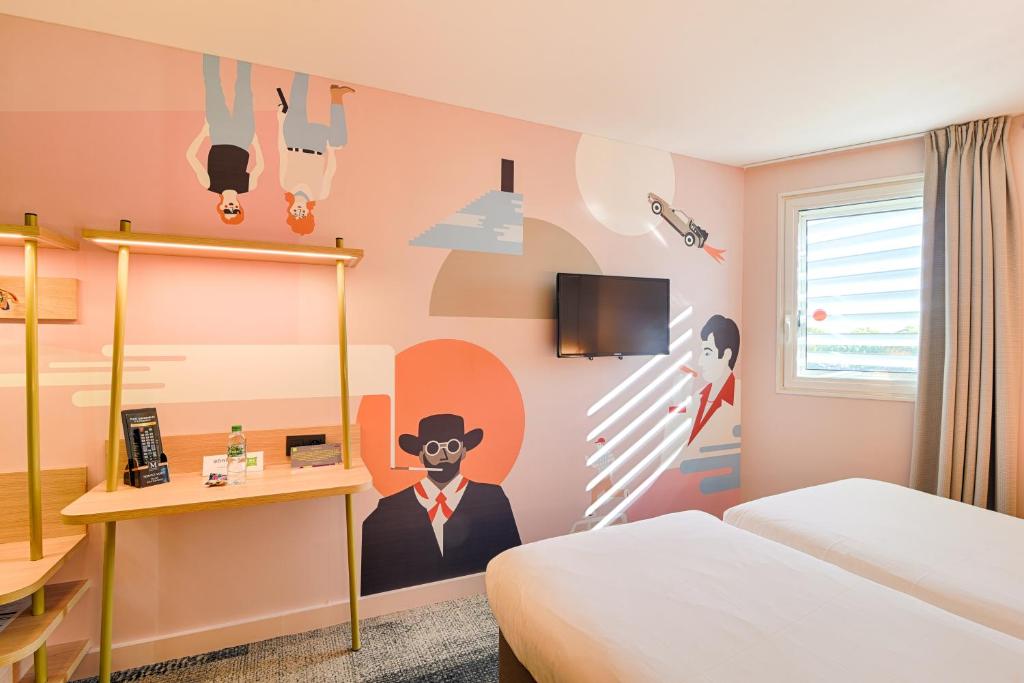TV a/nebo společenská místnost v ubytování ibis Styles Lyon Centre Confluence