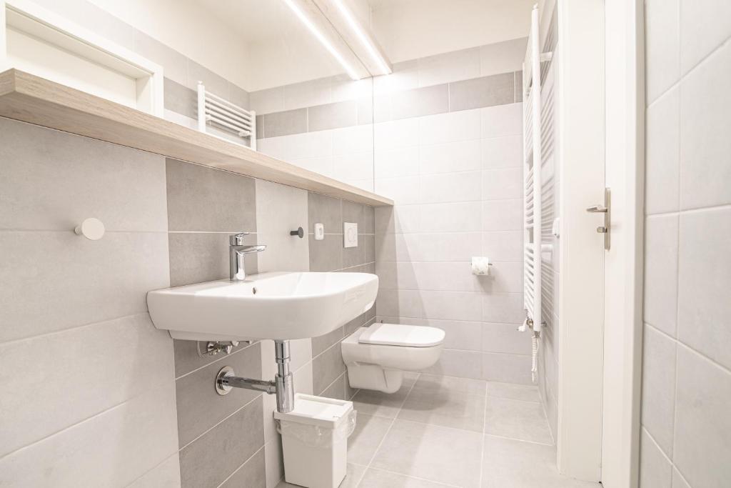 Koupelna v ubytování Garni hotel Roušarka