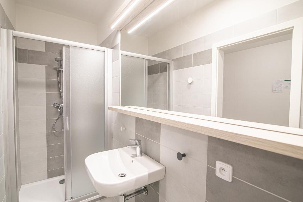 Koupelna v ubytování Garni hotel Roušarka