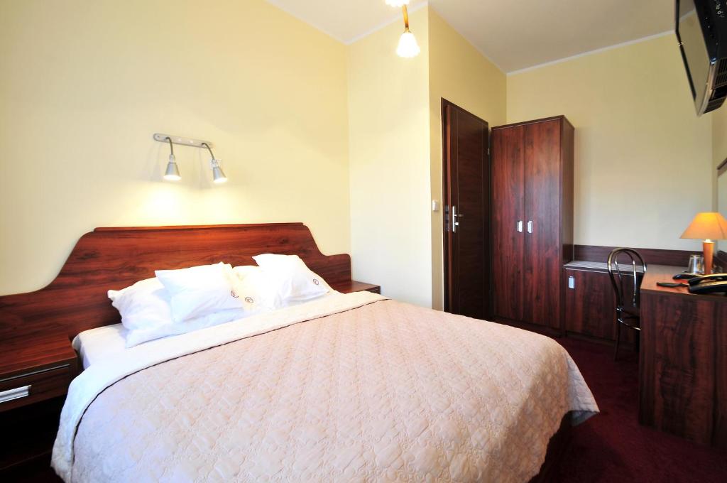Postel nebo postele na pokoji v ubytování Hotel Continental