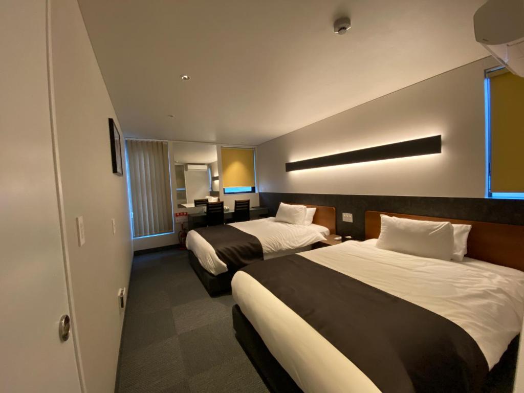 Postel nebo postele na pokoji v ubytování Hotel 草石庵