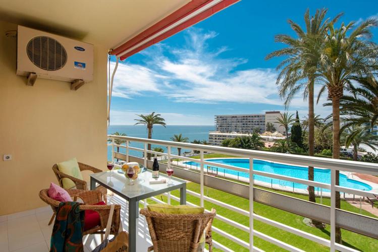 Beach Apartment Torre La Roca, Torremolinos, Spain - Booking.com