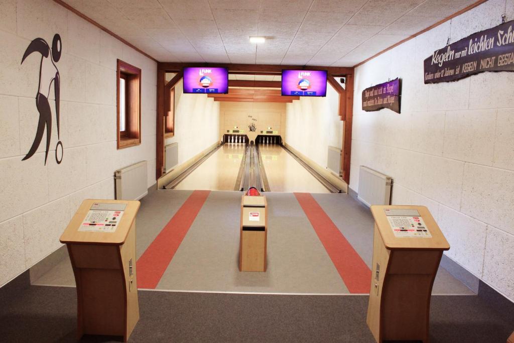Biliár nebo kulečník v ubytování Hotel Gailberghöhe