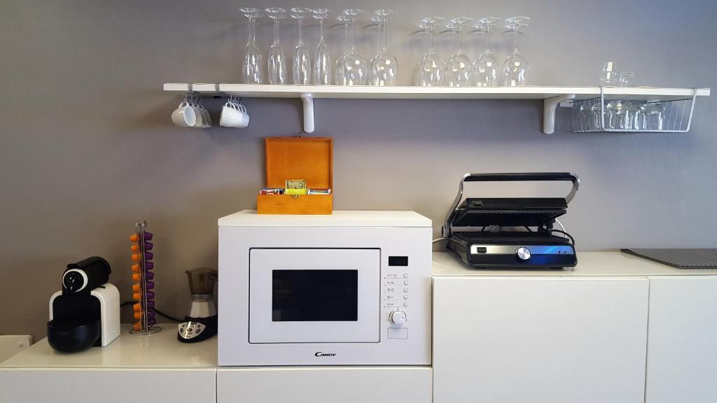 A kitchen or kitchenette at La Coquille