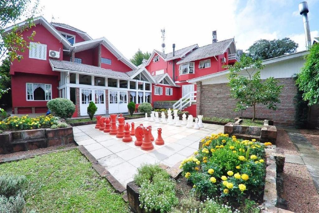 Um jardim no exterior de Aardvark Inn Pousada