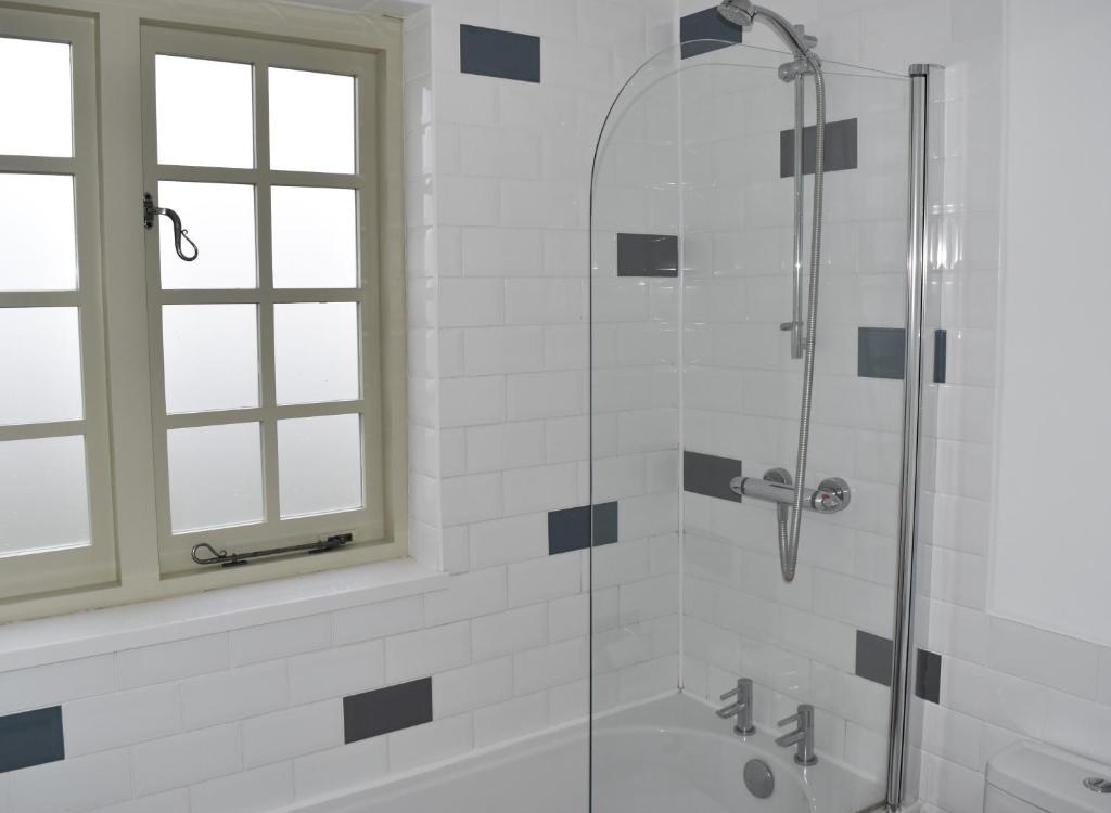 Three Horseshoes Country Inn - Family Room With Bathroom
