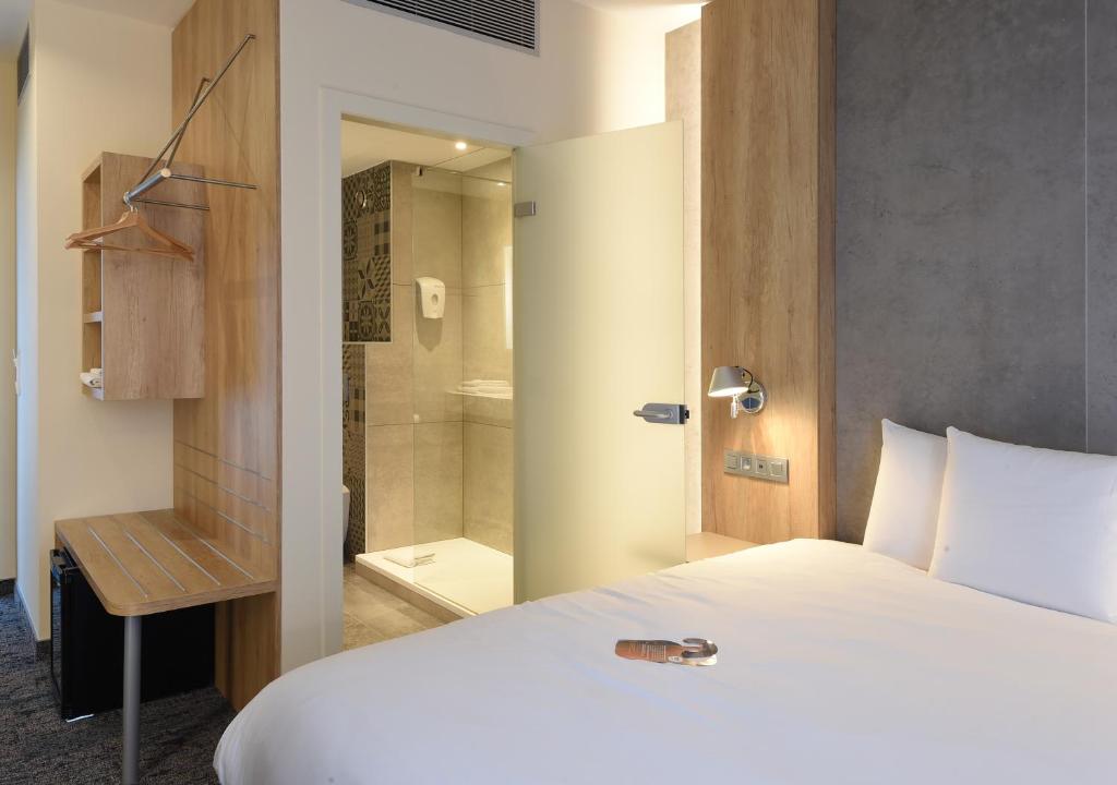 Postel nebo postele na pokoji v ubytování Ibis Styles La Louvière