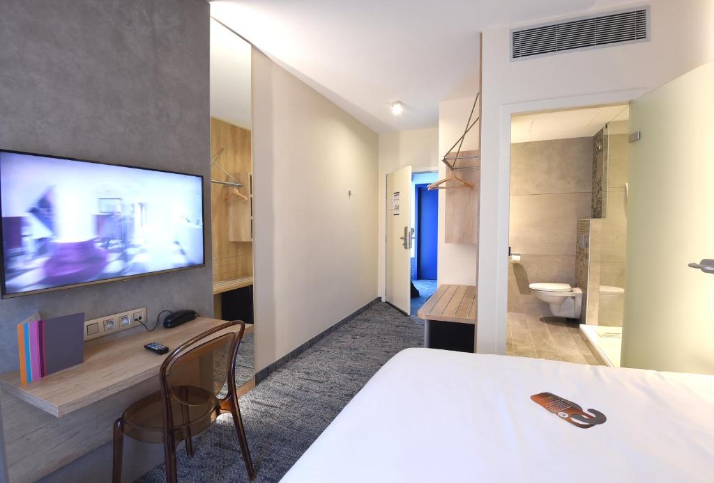TV a/nebo společenská místnost v ubytování Ibis Styles La Louvière