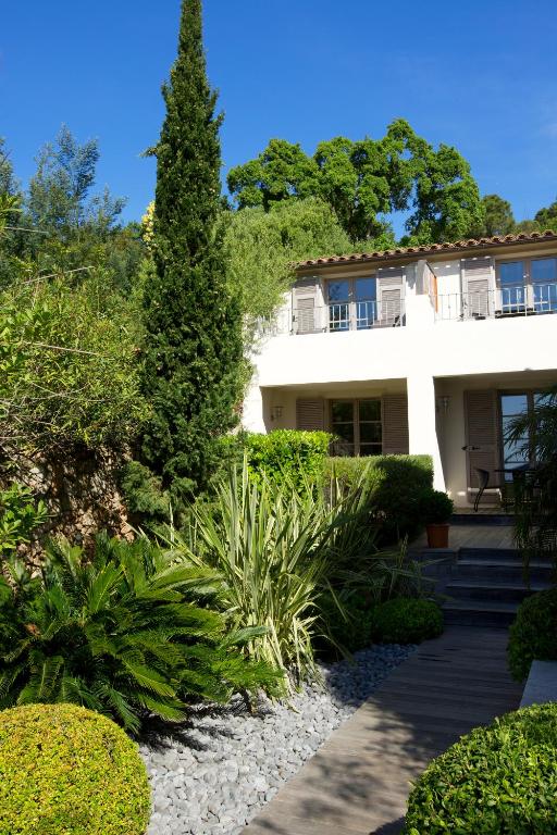 a house with a tree in front of it at Le Pinarello in Sainte-Lucie de Porto-Vecchio