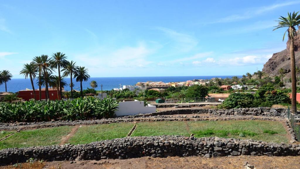 a view of the ocean from the ruins at Casa Sara in Valle Gran Rey