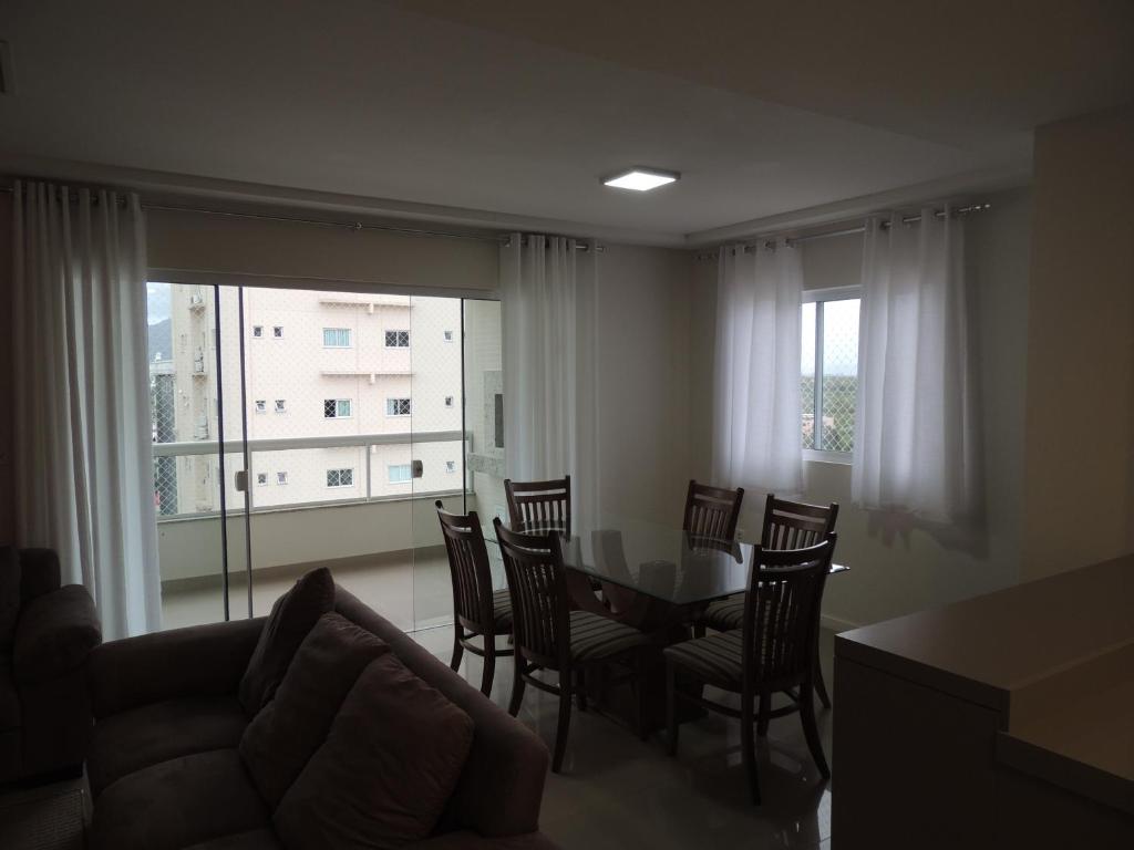  Apartamento 3 suítes - Meia Praia- com Telas de Proteção