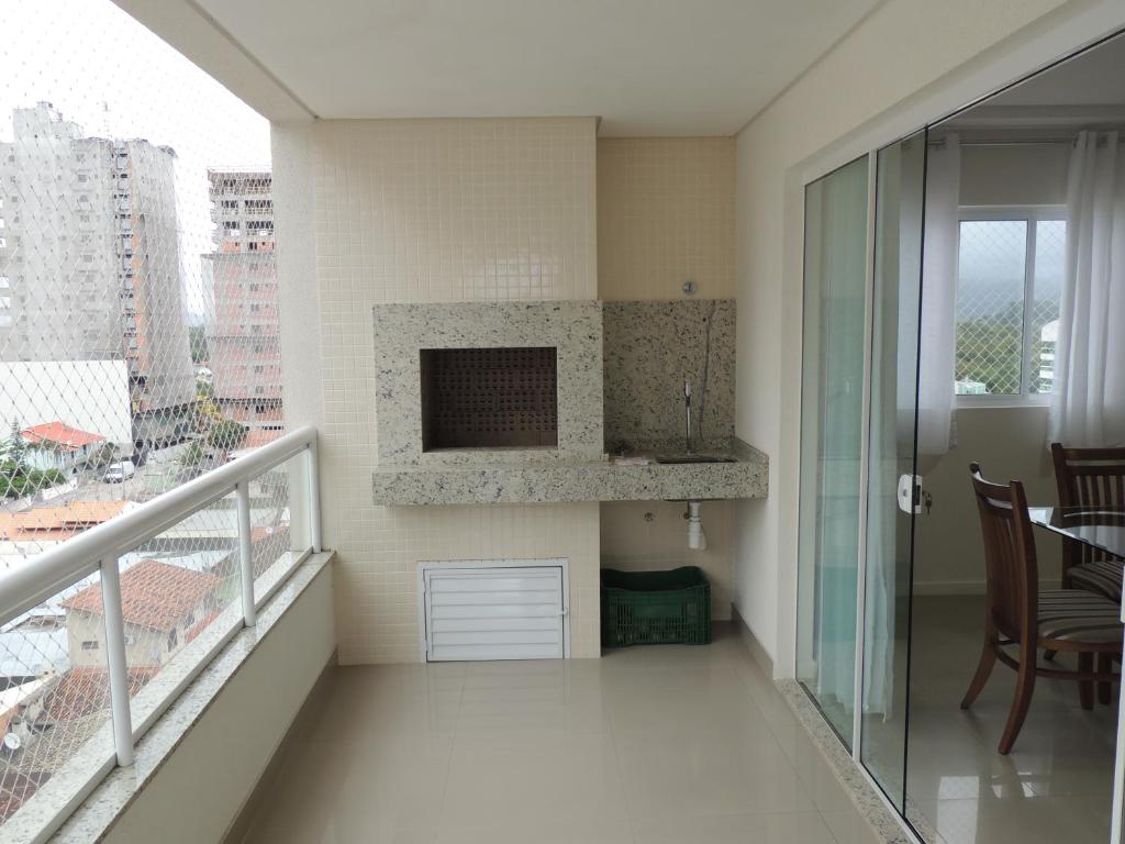  Apartamento 3 suítes - Meia Praia- com Telas de Proteção