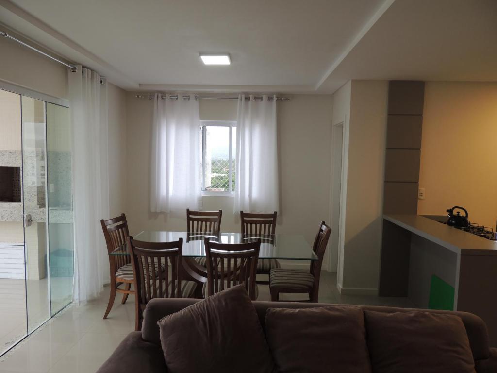 Apartamento 3 suítes - Meia Praia- com Telas de Proteção