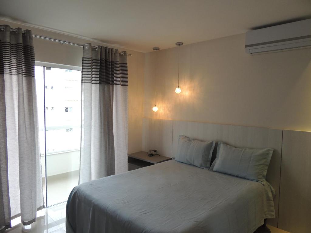  Apartamento 3 suítes - Meia Praia- com Telas de Proteção