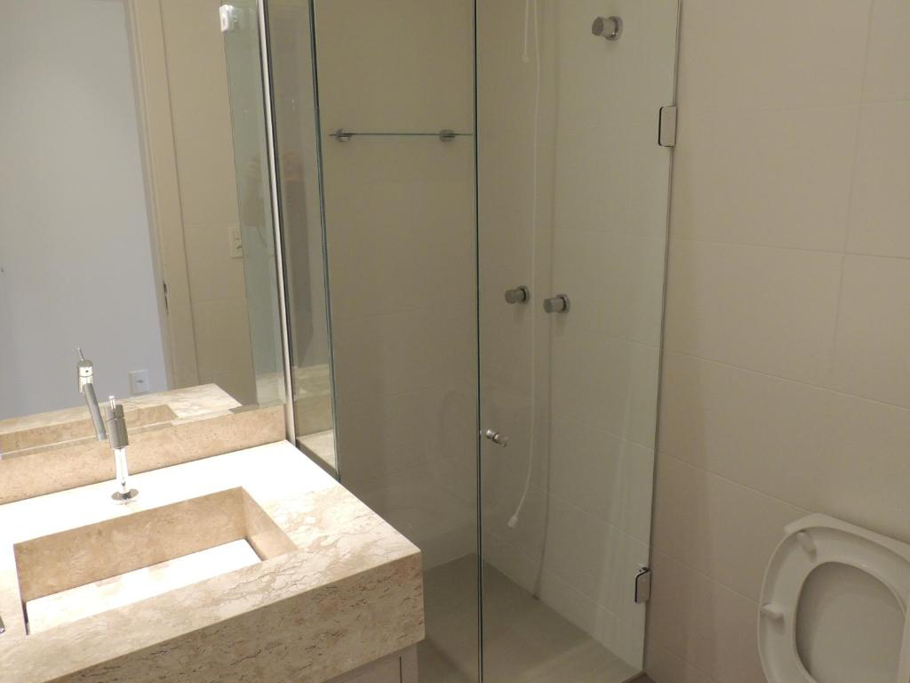  Apartamento 3 suítes - Meia Praia- com Telas de Proteção