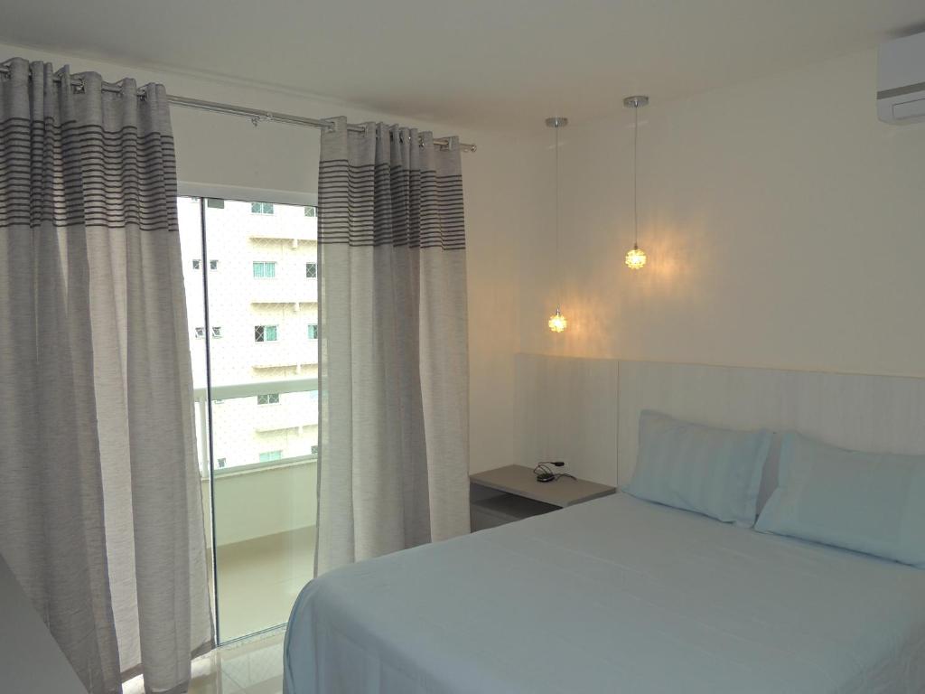  Apartamento 3 suítes - Meia Praia- com Telas de Proteção