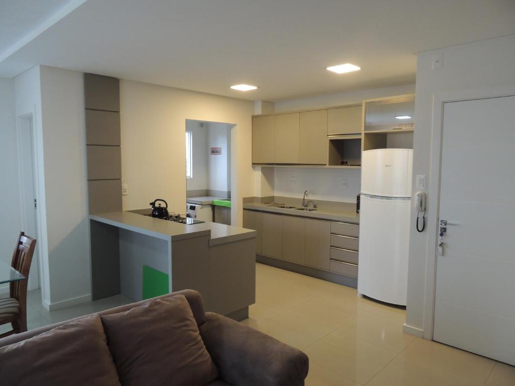  Apartamento 3 suítes - Meia Praia- com Telas de Proteção