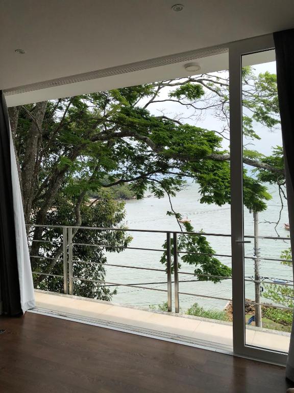  Casa frente mar entre duas prainhas