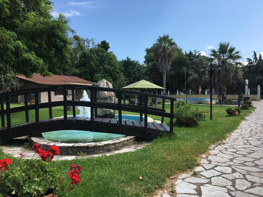 A garden outside Villagio